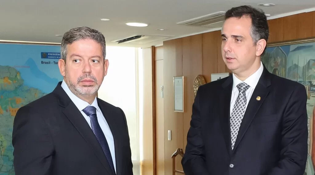Congresso decide sobre cassar mandatos, dizem Lira e Pacheco