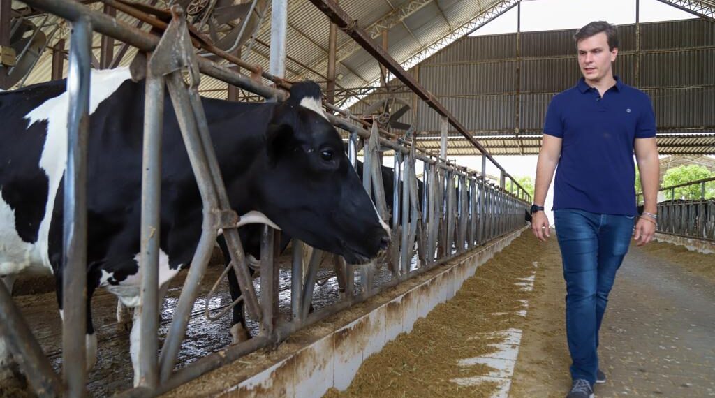 Miguel Coelho defende capacitação técnica e crédito a produtores de leite