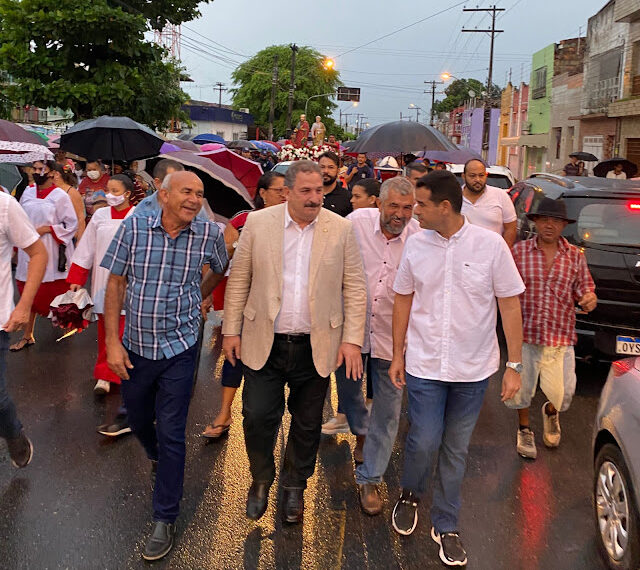 Na companhia de Eduardo Batista, deputados Eriberto Medeiros e Joaquim Lira participam de Procissão de São Pedro