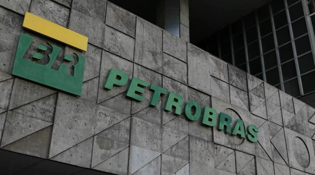 Em meio a crise, ações da Petrobras têm queda
