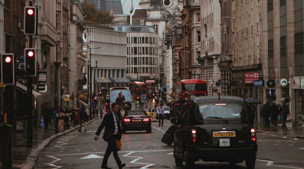 Vírus da poliomielite é detectado em esgotos de Londres