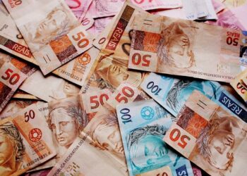 Inflação fecha 2022 em 5,8% e fica acima do teto com a pressão da alta dos alimentos