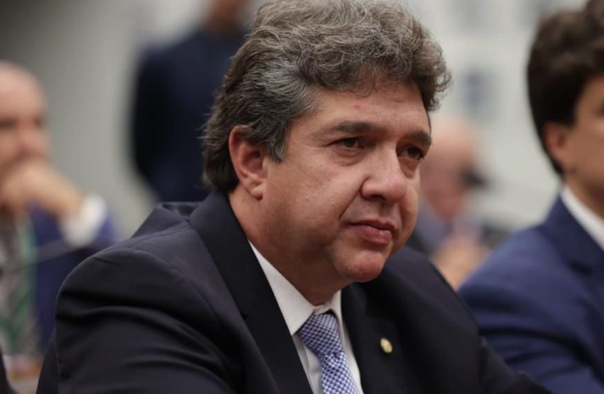 Guilherme Uchoa Jr defende ampliação de imunidade tributária de templos e igrejas