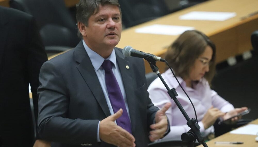 Saída de cinco secretários em um mês mostra que falta diálogo até internamente, diz Sileno