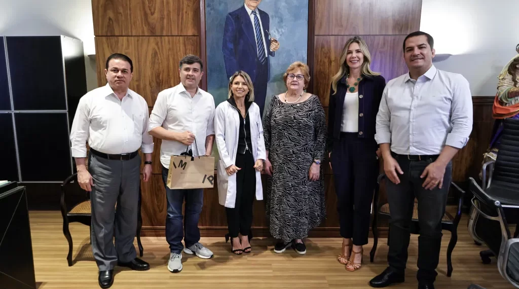 Deputado federal Eduardo da Fonte faz visita ao IMIP ao lado dos deputados estaduais Adalto Santos e Dannilo Godoy