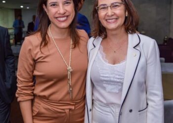 Governadora elogia qualidades de Débora Almeida: “Tem exercido seu trabalho de forma serena e firme, como sempre foi!”