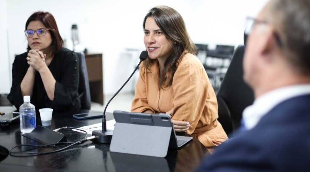 Governadora Raquel Lyra comanda reunião de monitoramento do Juntos pela Segurança com novos comandantes das polícias Militar e Civil
