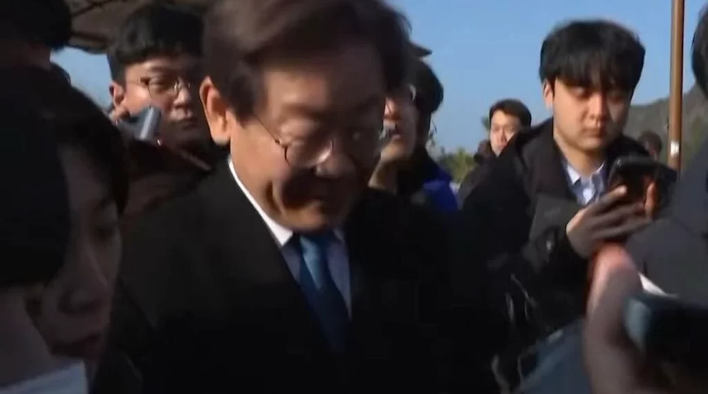 Líder da oposição na Coreia do Sul é esfaqueado no pescoço