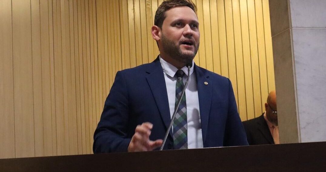 Gilmar promove homenagem aos profissionais da Enfermagem na Alepe
