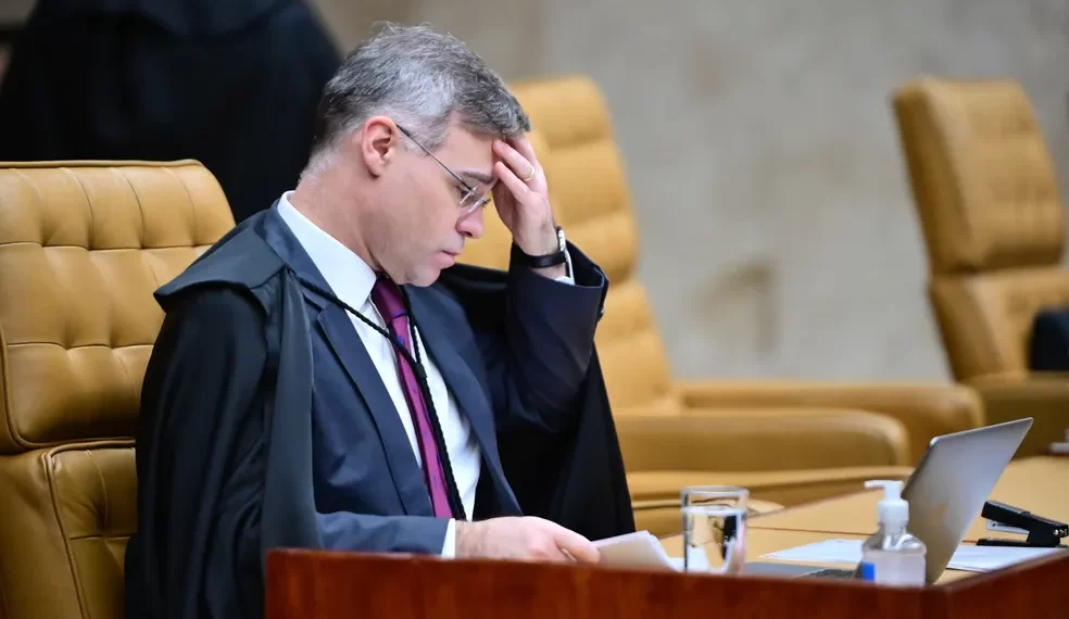 Mendonça cita informação errada no STF e admite: “Não sabia”
