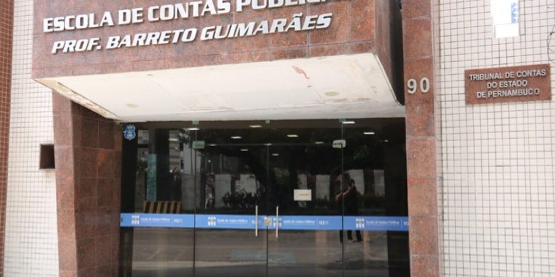 Escola de Contas do TCE-PE completa 26 anos de fundação