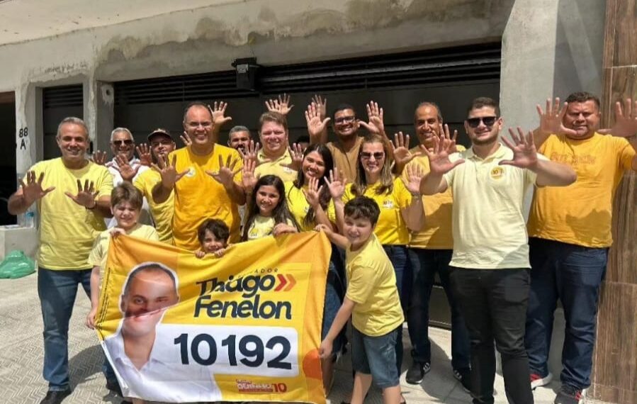 Thiago Fenelon realiza adesivaço em Goiana e reforça campanha pela renovação