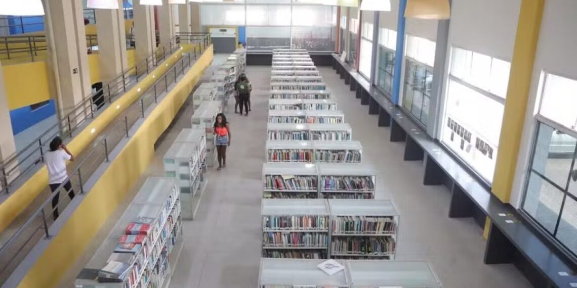 Reforma de R$ 1,5 milhão da Biblioteca de Manguinhos está perto do fim; espaço oferece cursos gratuitos