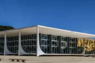 Juízes auxiliares do STF chegam a ganhar mais de R$ 100 mil - Foto (Reprodução)