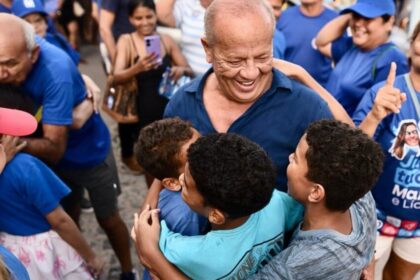 Marcilio, Lícia e Eduardo Honório realizam caminhada e recebem apoio popular em Nova Goiana - Foto (Reprodução)