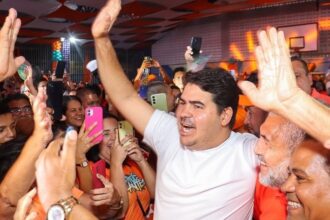 Pedro Henrique anuncia isenção de taxas para estudantes em proposta de governo de Eduardo Batista