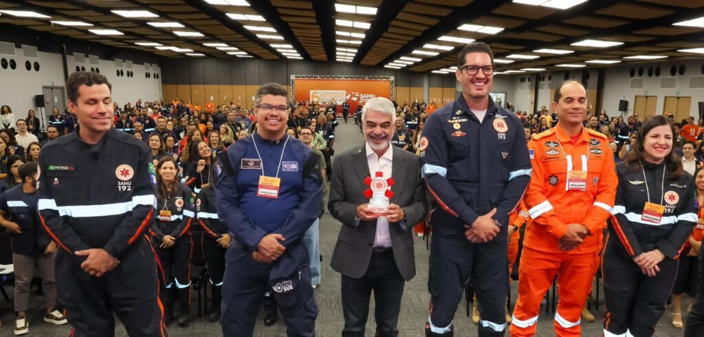 Humberto Costa é homenageado em evento pelos 25 anos do Samu Metropolitano